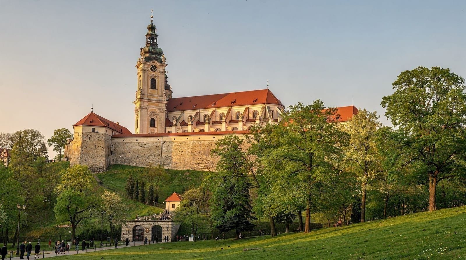 Częstochowa from Warsaw: Jasna Góra and the Black Madonna