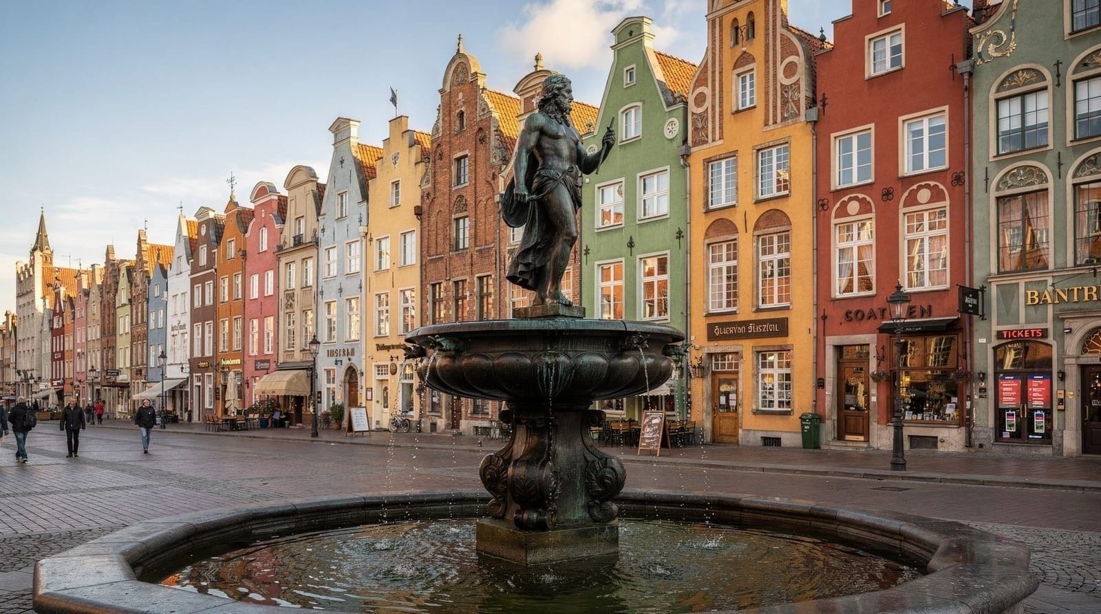 Gdańsk from Warsaw: Baltic City, Solidarity, and Amber