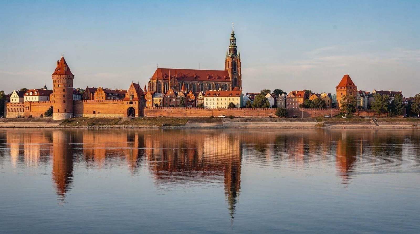 Toruń from Warsaw: Copernicus, Gingerbread, and a Gothic Old Town