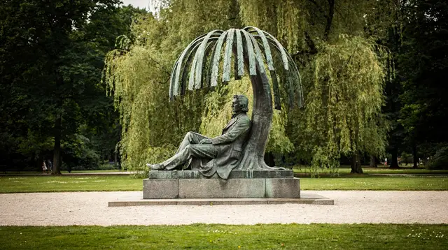 Chopin Tour in Warsaw with Skip the Line Museum Concert