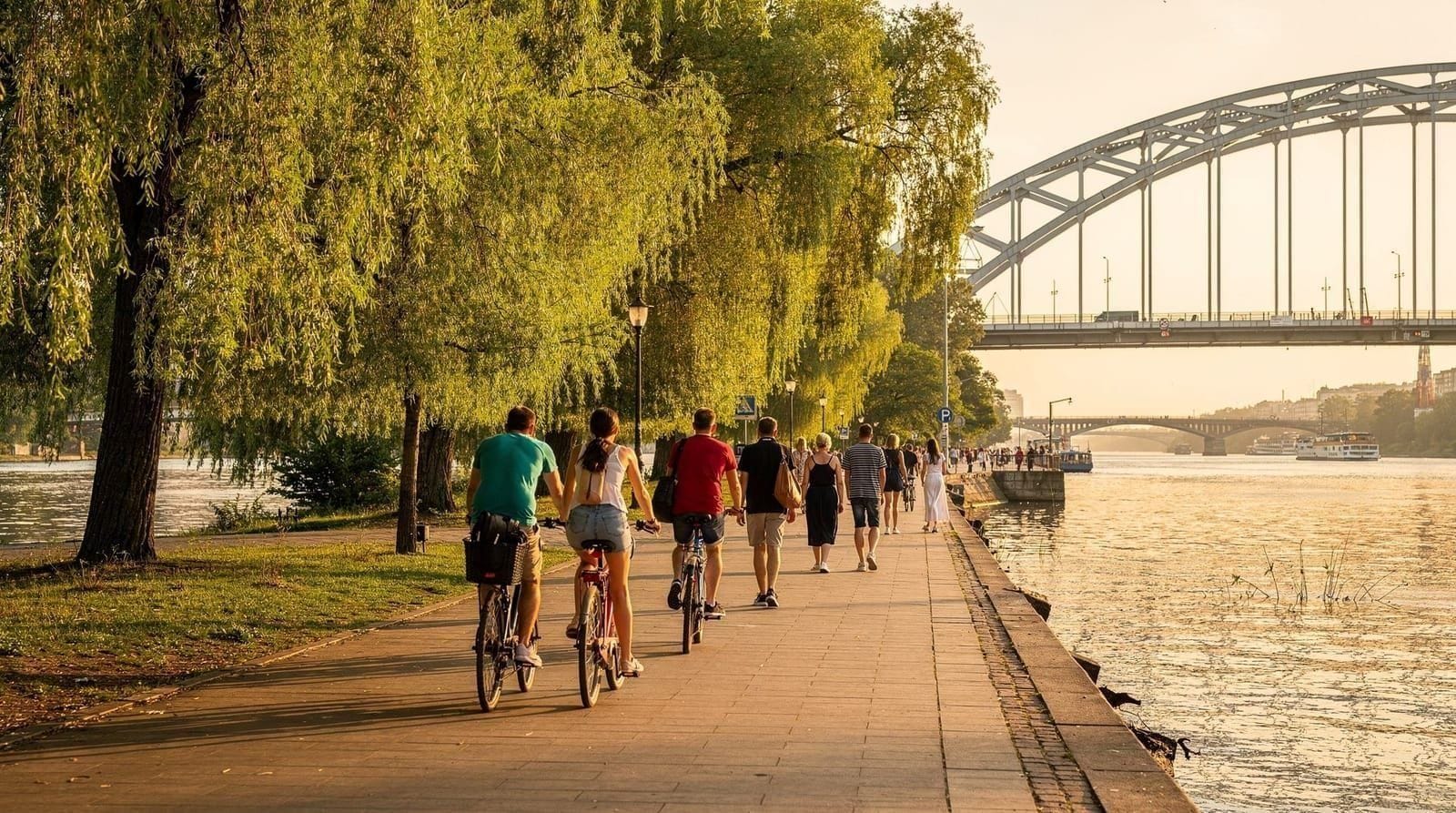 Powiśle Warsaw: The Riverside Neighbourhood Guide
